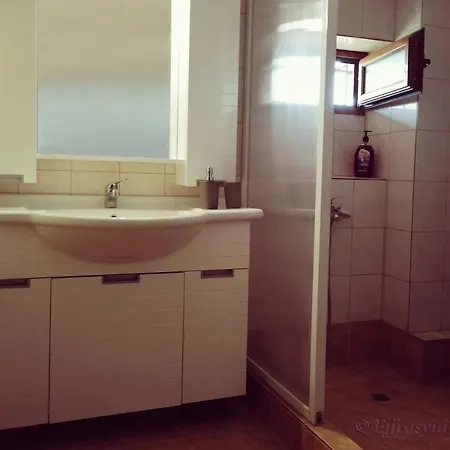 Effrosyni's House بيت للعطل